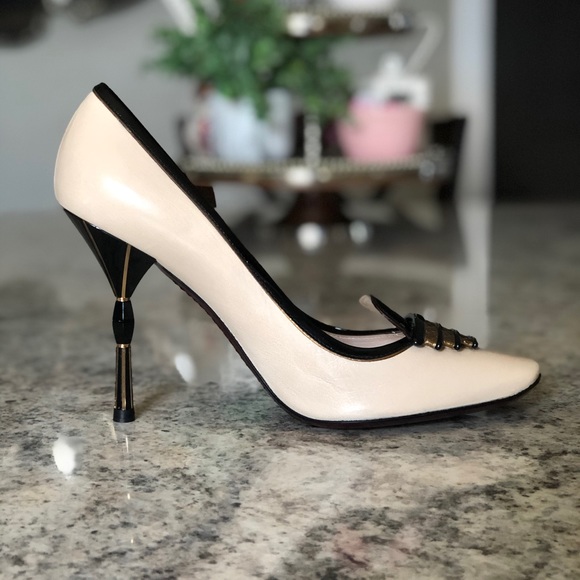 Louis Vuitton Shoes - NWOT Louis Vuitton Leather Square-toe Pumps